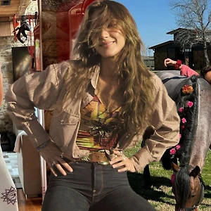 bella hadid thói quen bắt đầu ngày mới rạng rỡ