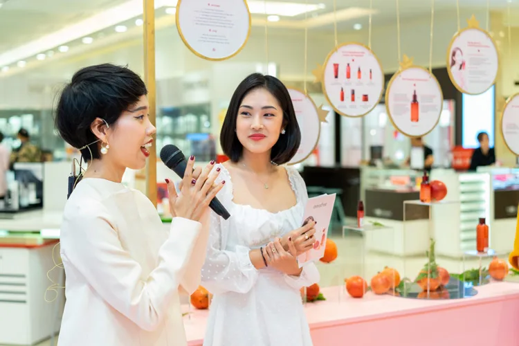 MC Misoa và Biên tập viên Làm đẹp Tạp chí Phái đẹp ELLE – Nicky Khánh Ngọc trong buổi worshop ngày 11/05/2019 MC Misoa và Biên tập viên Làm đẹp Tạp chí Phái đẹp ELLE – Nicky Khánh Ngọc trong buổi worshop ngày 11/05/2019