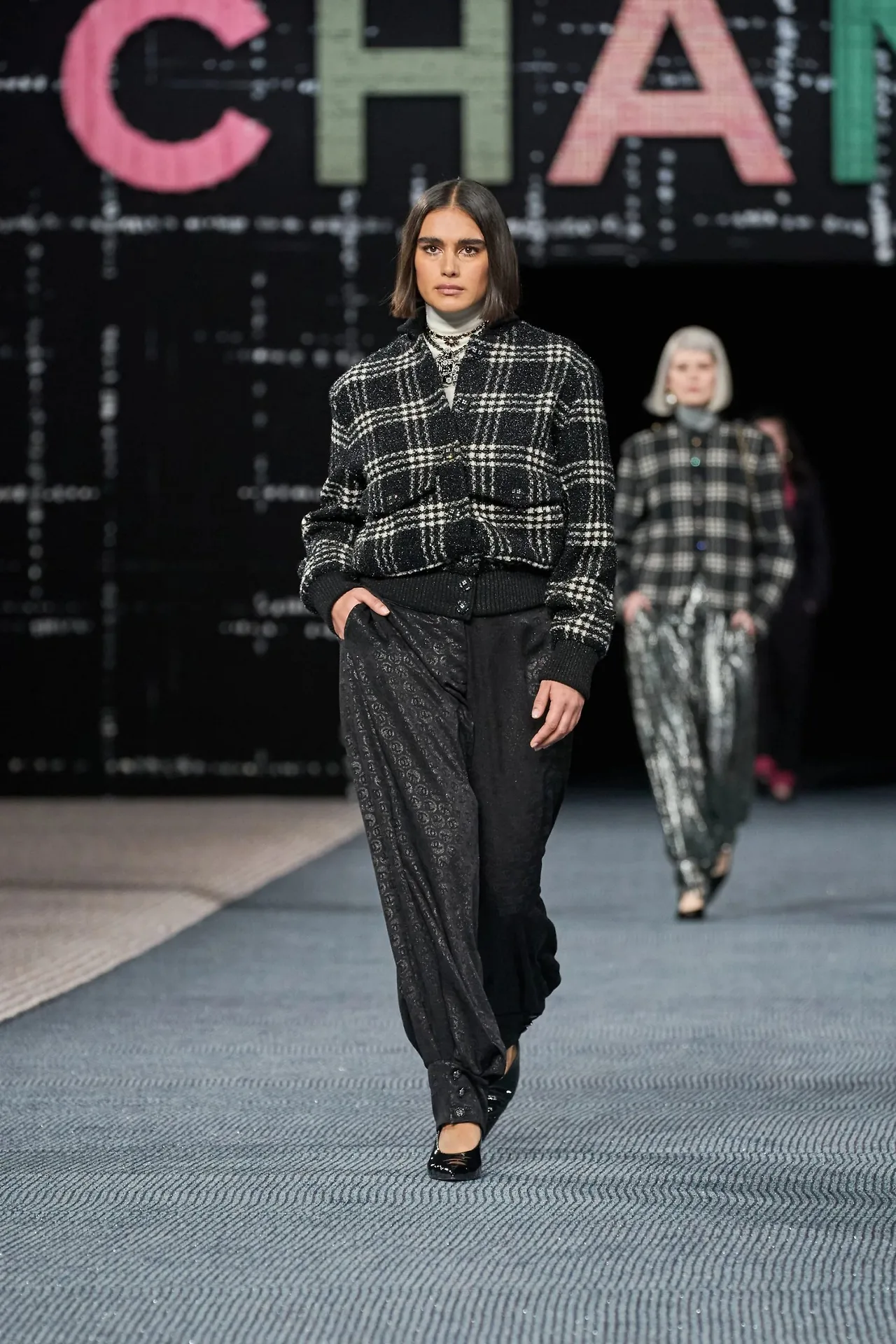 Chanel RTW Thu Đông 2022 look 43