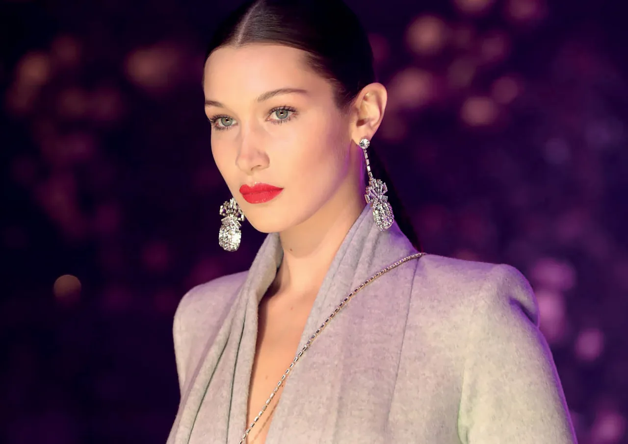 Bella Hadid tỷ lệ khuôn mặt vàng Bella Hadid tỷ lệ khuôn mặt vàng