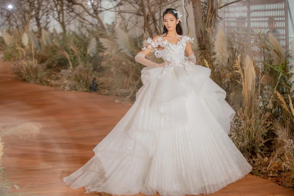 Thiết kế thời trang cưới trong BST "I AM SUNNY" của NTK Chung Thanh Phong