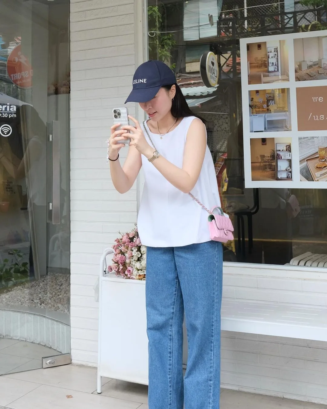Lê Hà Trúc quần dài và tanktop