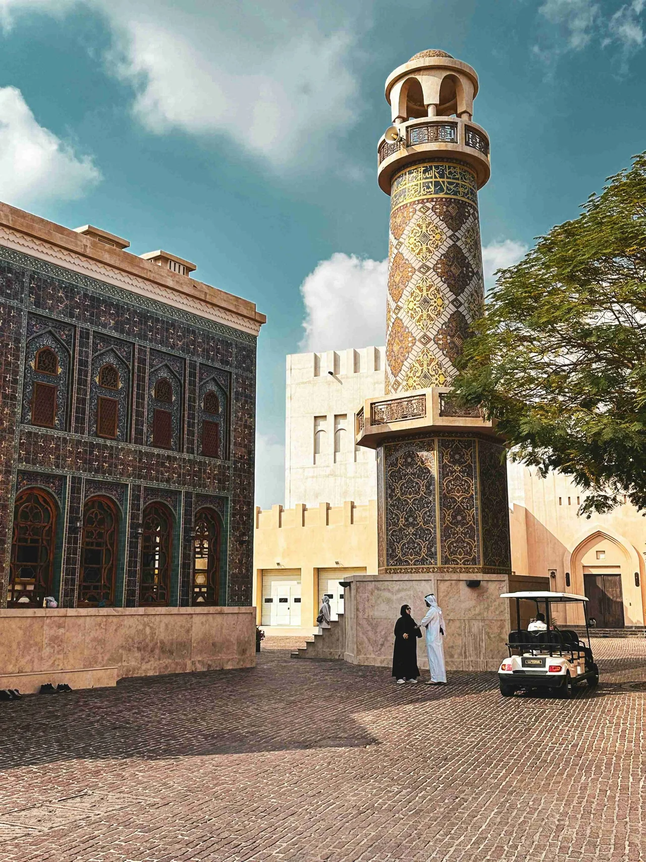 phụ nữ du lịch qatar