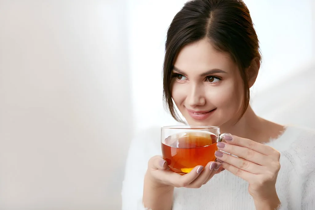 Uống trà thảo mộc hằng ngày có thể giúp bạn giảm cân. Ảnh: Pexels. Uống trà thảo mộc hằng ngày có thể giúp bạn giảm cân.