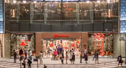 Cổng chính TTTM Takashimaya