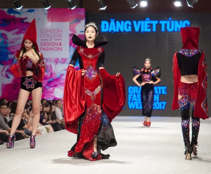 Mãn nhãn với các bộ sưu tập tại show diễn - "The Innovators - Dẫn đầu xu hướng" Mãn nhãn với các bộ sưu tập tại show diễn - "The Innovators - Dẫn đầu xu hướng"