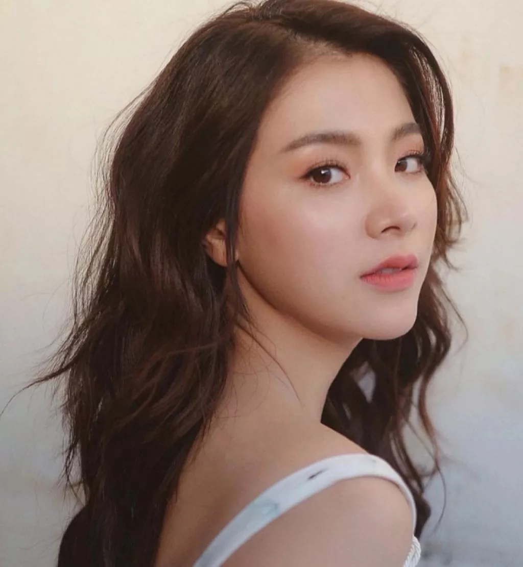 màu tóc nâu như Baifern Pimchanok màu tóc nâu như Baifern Pimchanok