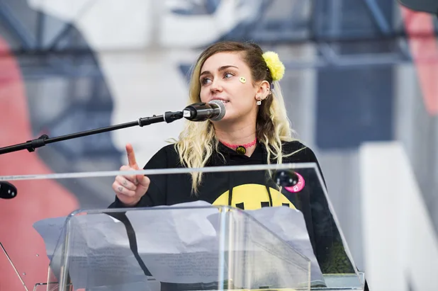 Miley Cyrus là người sáng lập tổ chức Happy Hippie: nơi tập hợp những người trẻ tuổi để chống lại bất công đối với thiếu niên vô gia cư, người đồng tính cùng các nhóm người bị tổn thương khác.