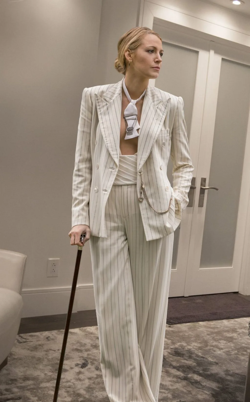 phong cách menswear Blake Lively