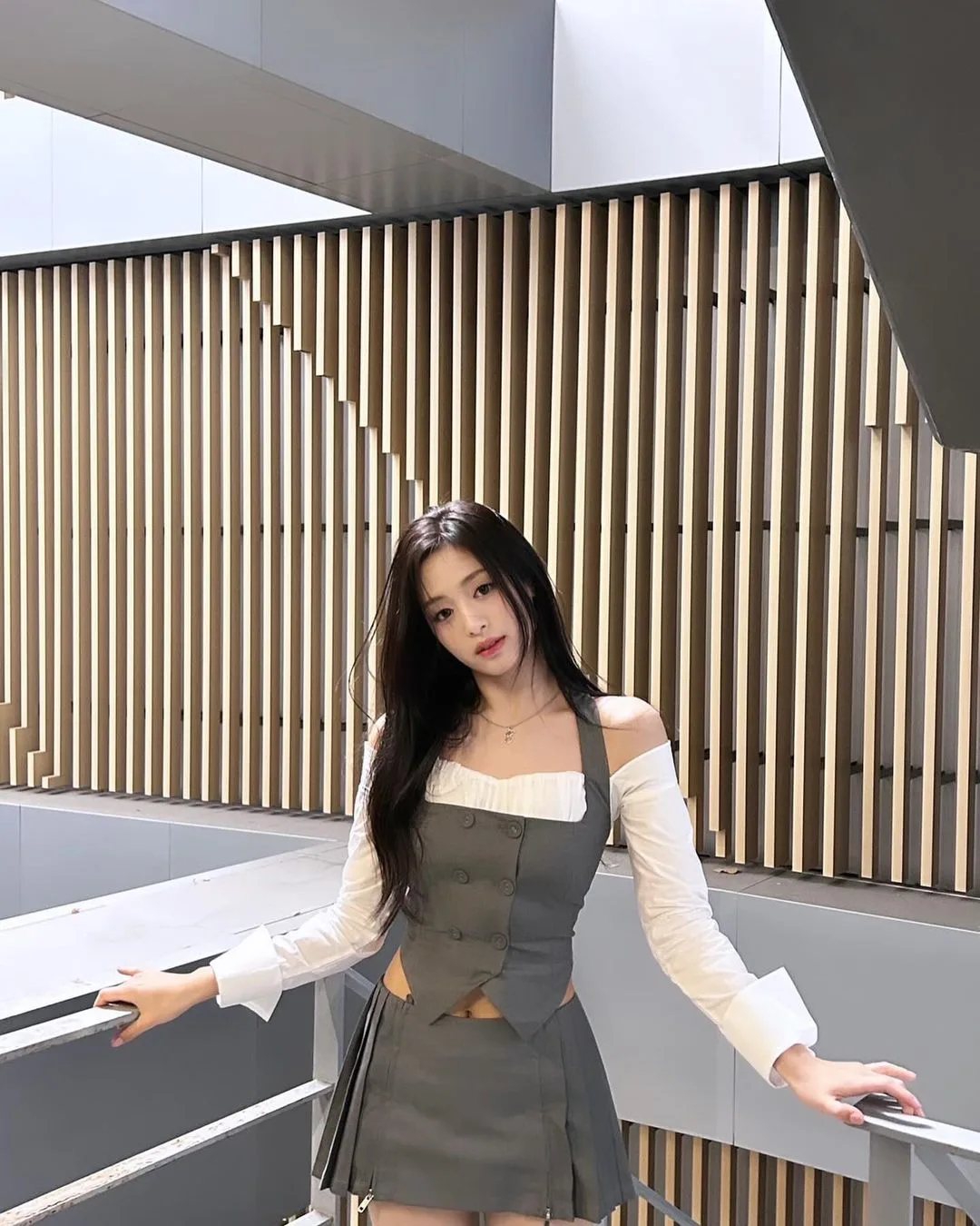 ahyeon babymonster phối đồ business core