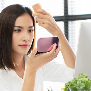 Tinh chất vừa chống nắng vừa phủ được lớp trang điểm