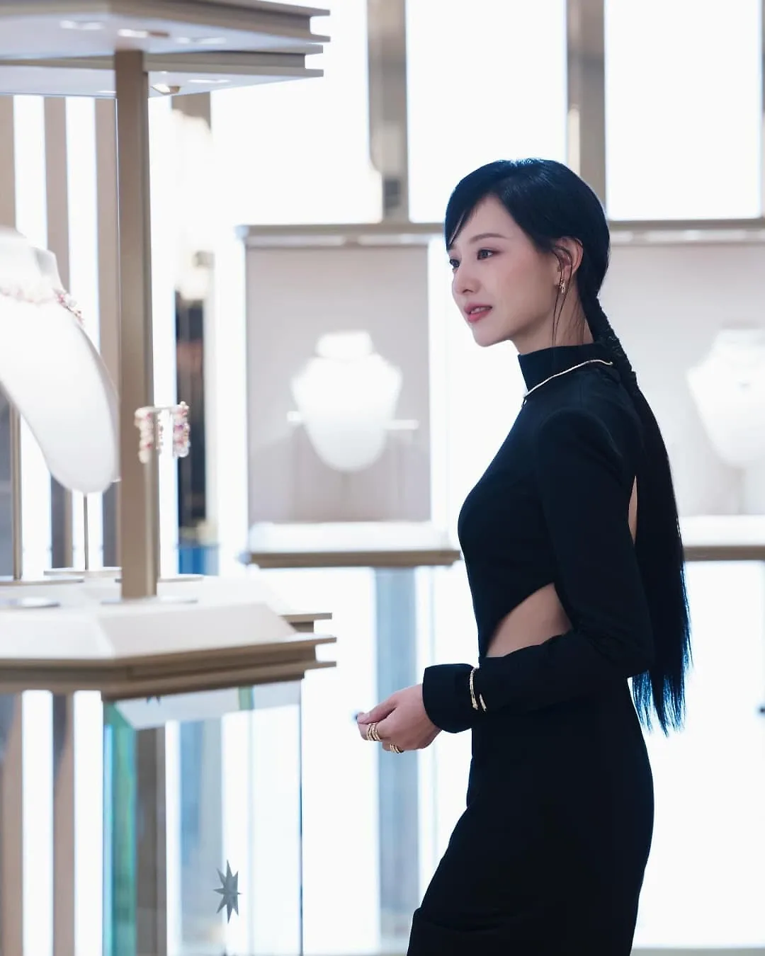 Kim ji won áo ngực