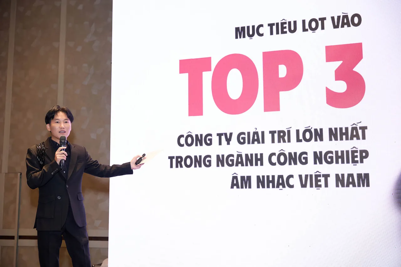 nhà báo phan anh