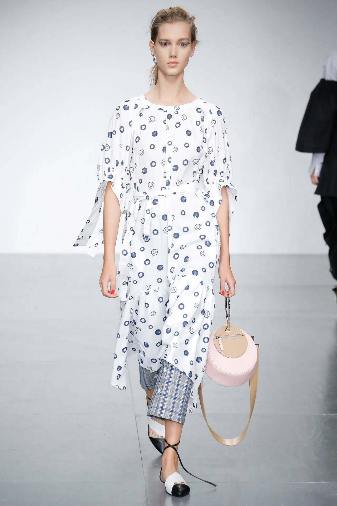Một số bộ sưu tập nổi bật trong ngày thứ 2 LFW Spring 2018