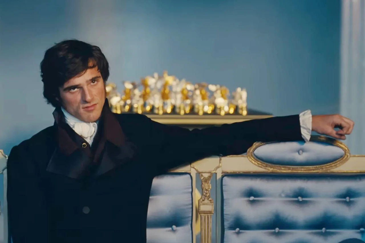 Jacob Elordi thủ vai nam chính Heathcliff trong phim Đồi gió hú