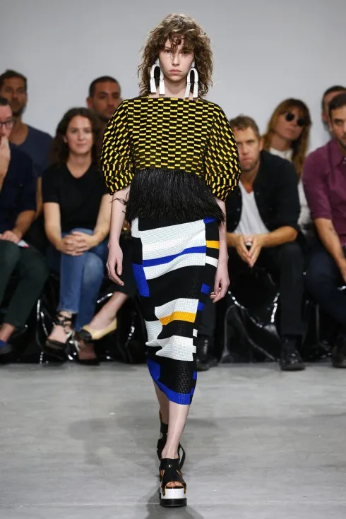 BST Xuân Hè của Proenza Schouler sử dụng phần lớn những gam màu cơ bản