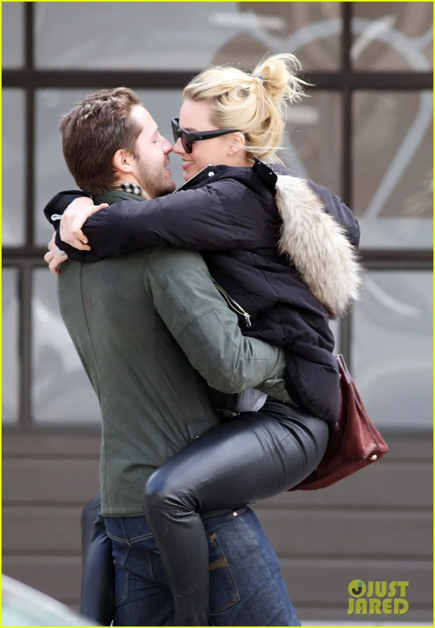 Nữ diễn viên Margot Robbie và bạn trai.