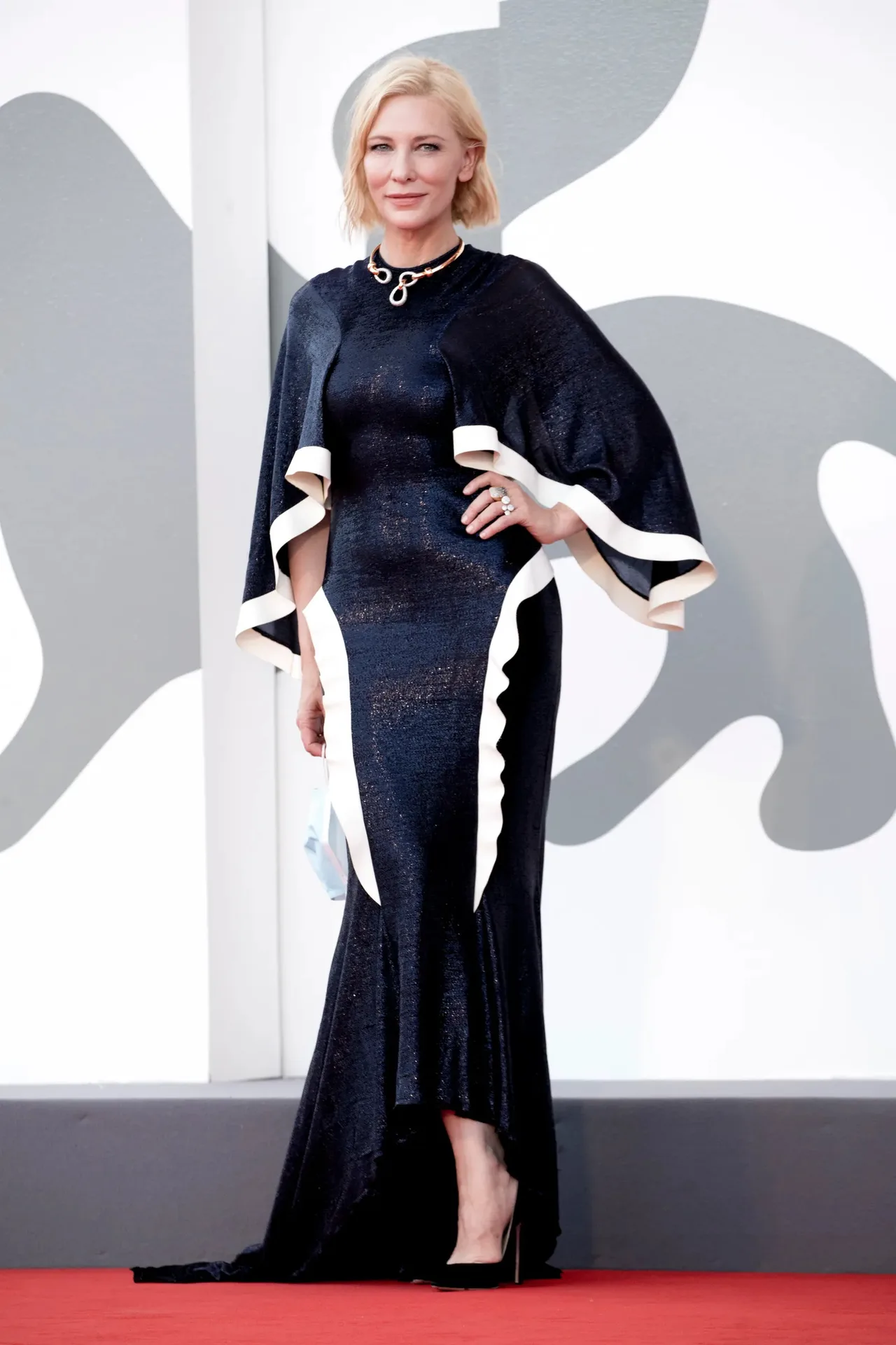 cate blanchett mặc váy esteban cortazar tại venice 2020