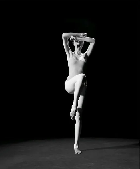 coco-rocha-cach-tao-dang-chup-anh-pose-5-elle-network.jpg