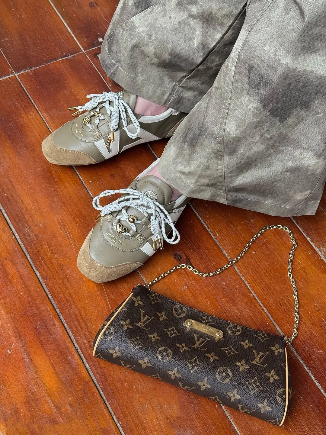 thiết kế sneaker da