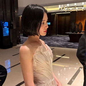Song Hye Kyo và dàn mỹ nhân khoe trọn làn da “phát sáng” tại Giải thưởng Rồng Xanh 2025
