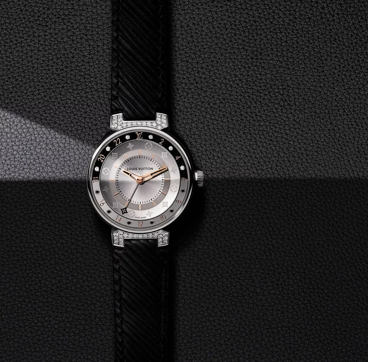 đồng hồ Louis Vuitton Tambour Moon Dual Time Black and White Paved