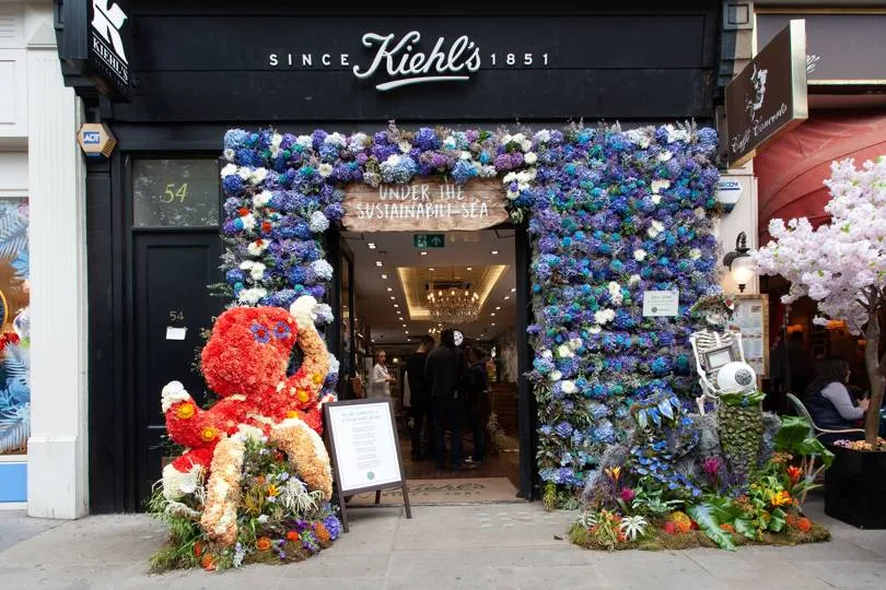 Cửa hàng mỹ phẩm Kiehl's lễ hội hoa Chelsea, London