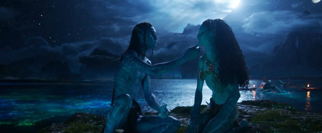 Sau Avatar The Way of Water, mối quan hệ giữa Reya (Bailey Bass) và Lo’ak (Britain Dalton) ngày càng thân thiết