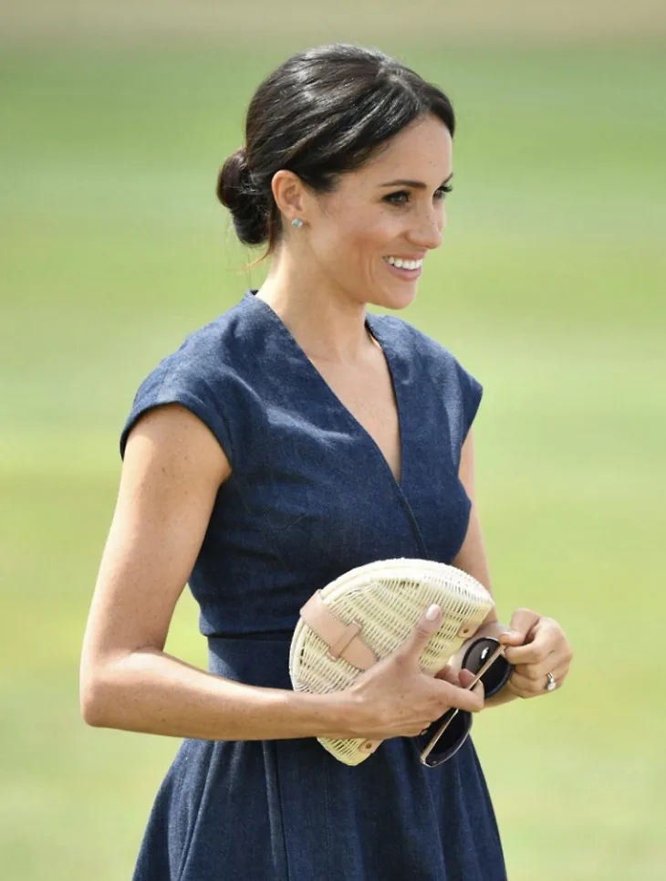 Meghan Markle búi tóc thấp 3 Meghan Markle búi tóc thấp 3