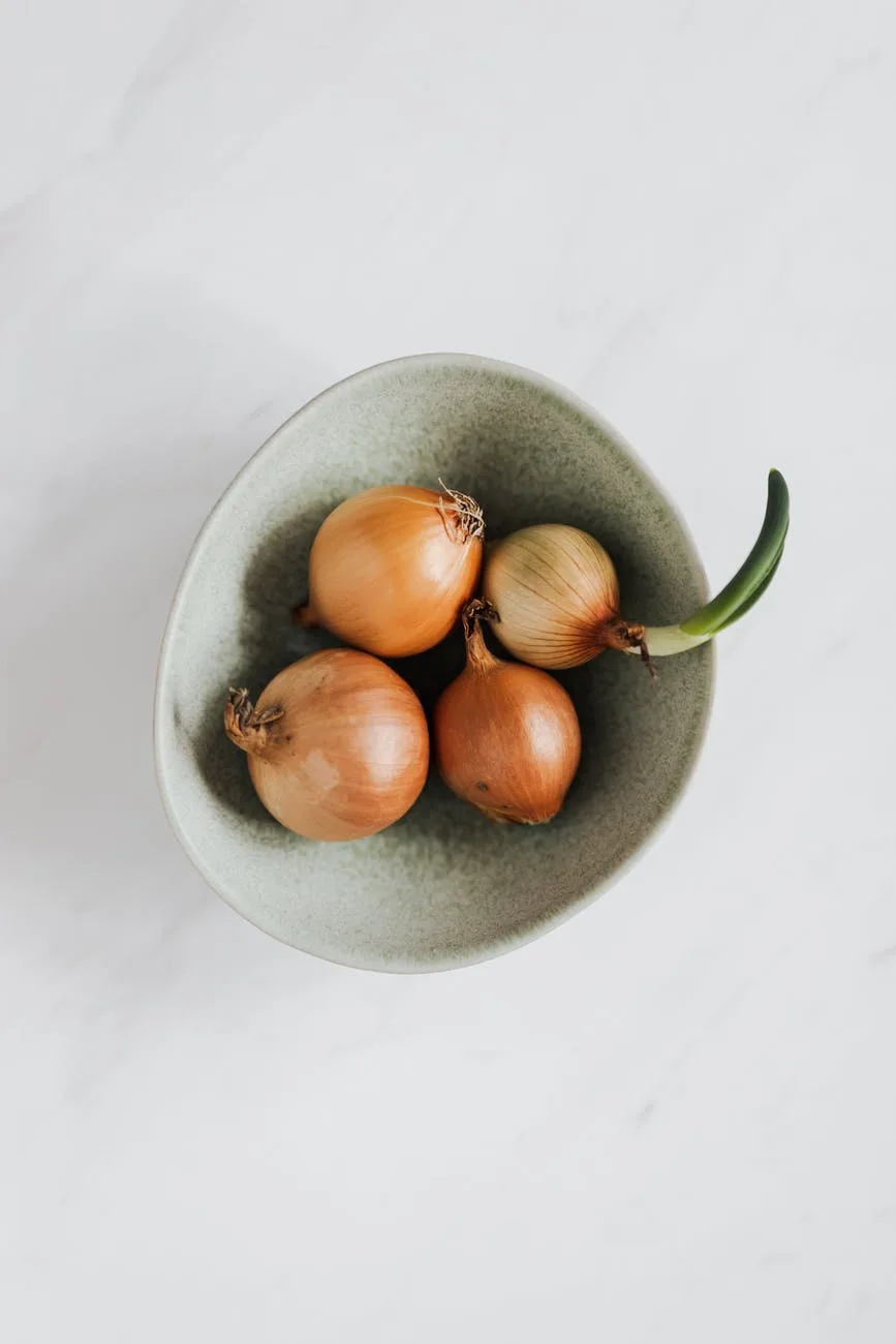 Hành tây là thực phẩm tốt giúp thúc đẩy quá trình lưu thông máu và chống viêm, do đó có tác động tích cực đến đời sống tình dục. Hành tây là thực phẩm tốt giúp thúc đẩy quá trình lưu thông máu và chống viêm, do đó có tác động tích cực đến đời sống tình dục.