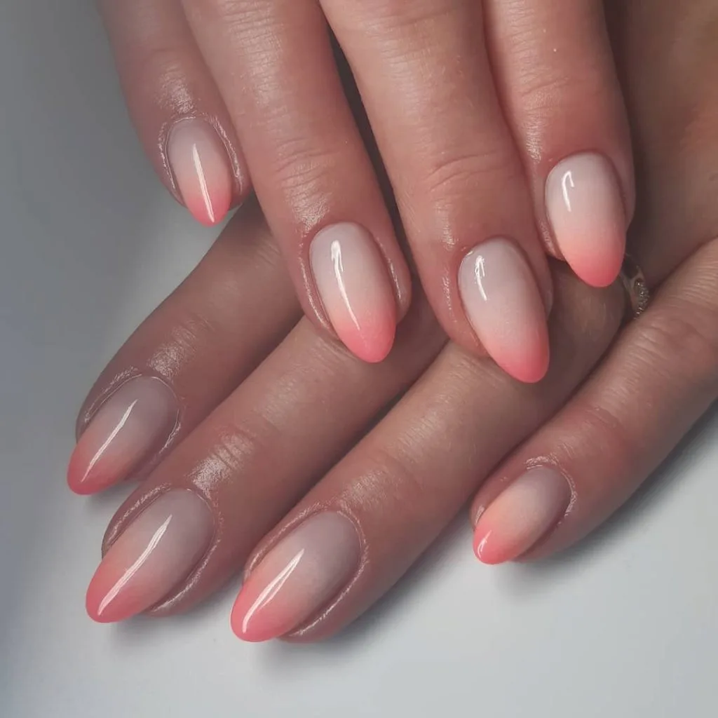 Kiểu nail Ombré đầu móng đơn giản và tinh tế Kiểu nail Ombré đầu móng đơn giản và tinh tế