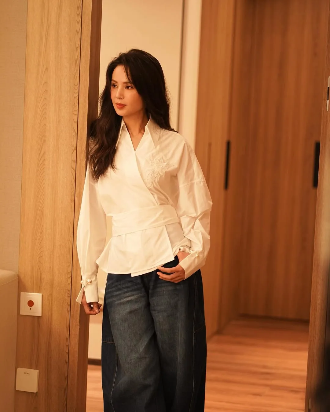 Lý Nhược Đồng diện quần denim