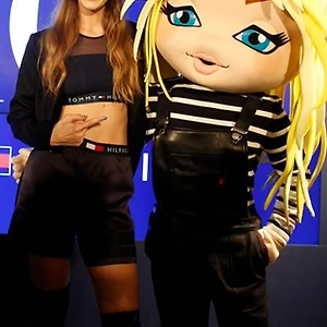 Gigi Hadid ra mắt BST TOMMYXGIGI tại Tokyo