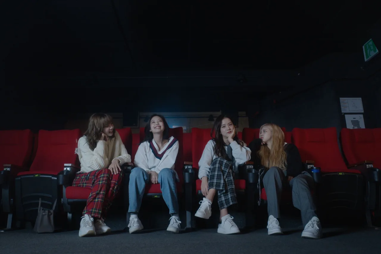 Jisoo và Blackpink trong rạp chiếu phim