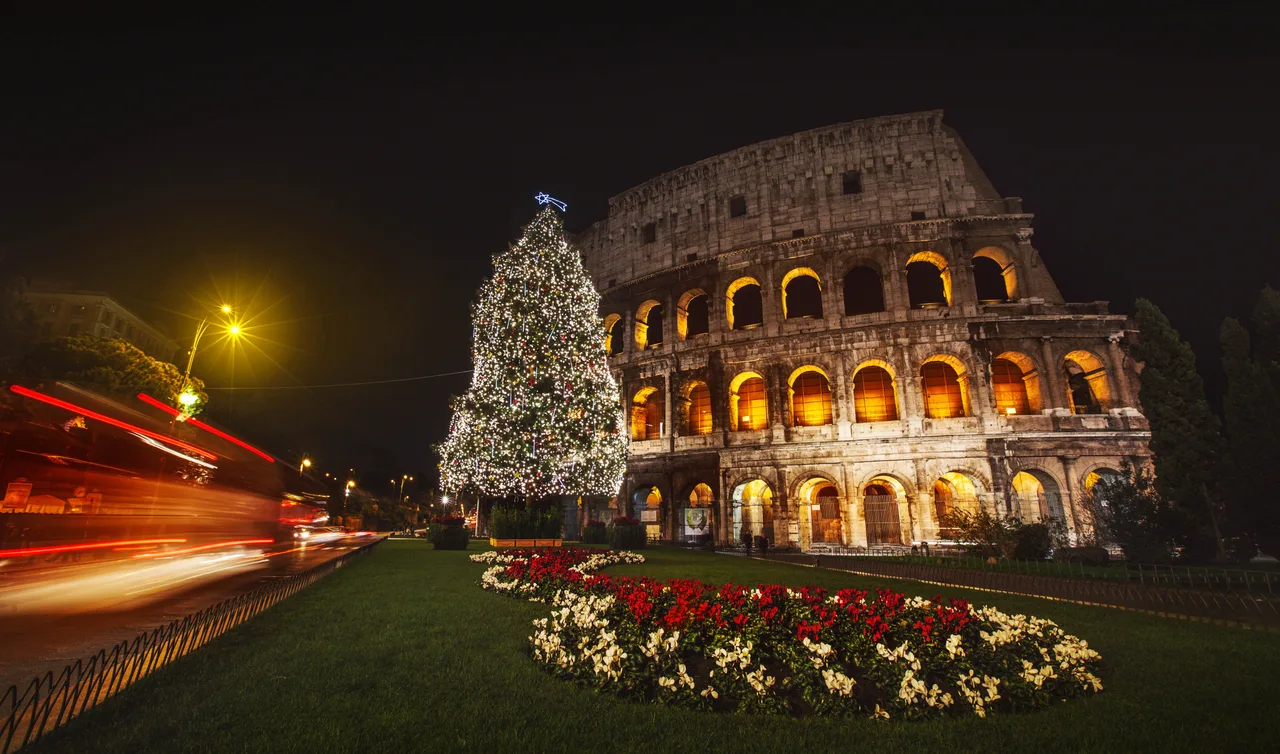 du lịch ý tại colosseum