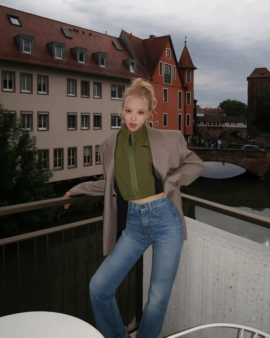 Áo cổ lọ và blazer