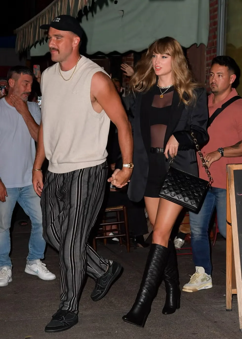 Taylor Swift outfit mang cảm hứng “ton-sur-ton”