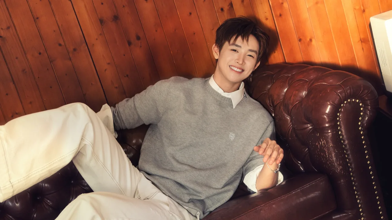 CONGB - ca sĩ trẻ nhận giải thưởng Rising Artist tại Lễ trao giải WeYoung thuộc WeChoice Awards.