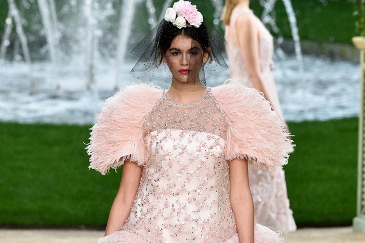 ELLE Việt Nam - Kaia Gerber trở thành nàng thơ mới cho Chanel trong chiến dịch túi xách mùa xuân 2018 (1)