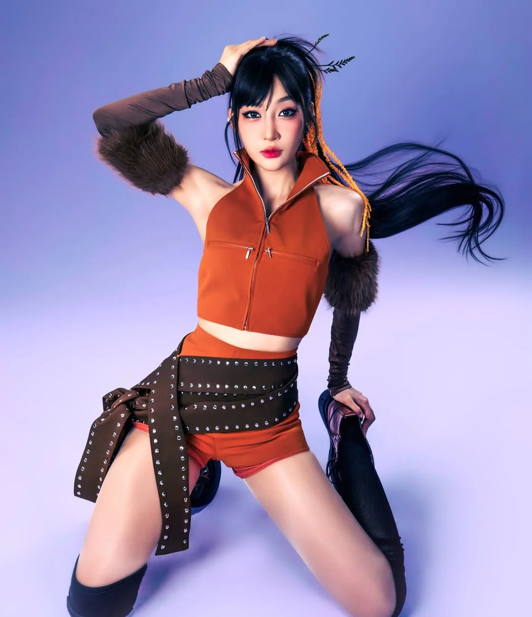 Juky San trong "Em Xinh Say Hi" thời trang croptop