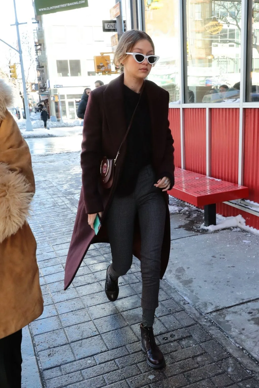 Giá lạnh New York không thể cản bước Gigi Hadid và các chân dài mặc đẹpGiá lạnh New York không thể cản bước Gigi Hadid và các chân dài mặc đẹp Giá lạnh New York không thể cản bước Gigi Hadid và các chân dài mặc đẹpGiá lạnh New York không thể cản bước Gigi Hadid và các chân dài mặc đẹp