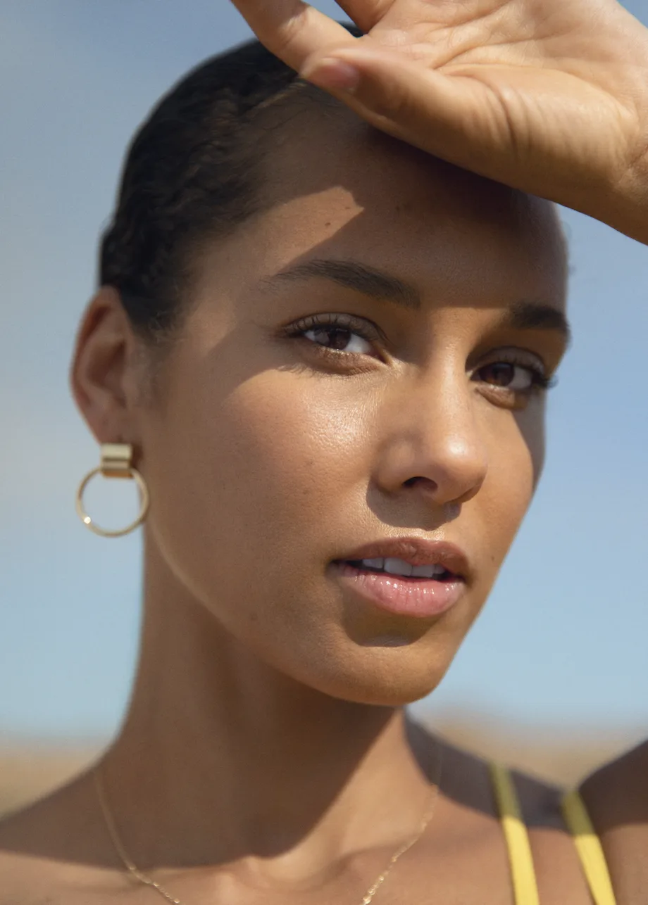 Alicia Keys chia sẻ bí quyết dưỡng da mùa Hè Alicia Keys chia sẻ bí quyết dưỡng da mùa Hè