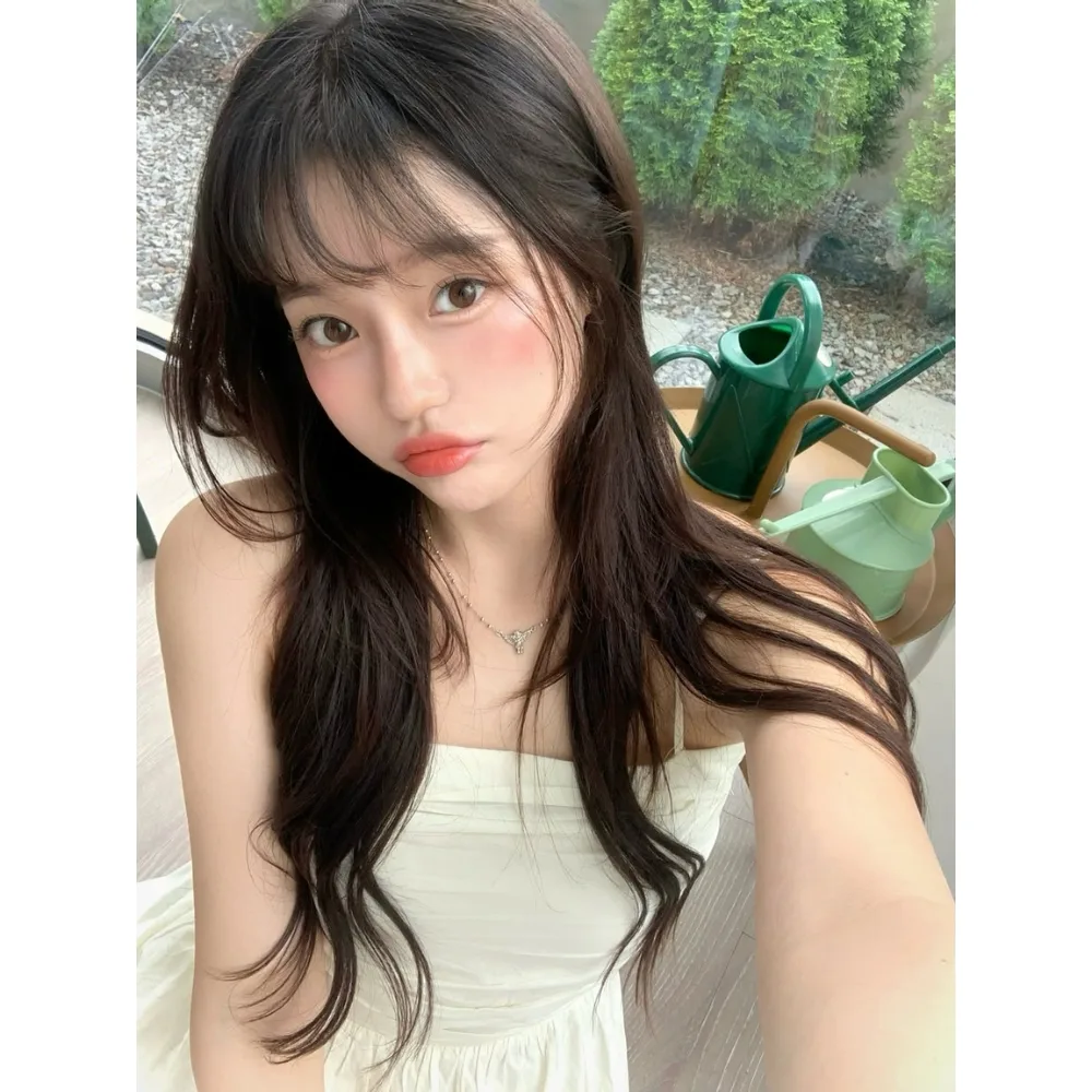 Cận cảnh layout trang điểm tone cam san hô.