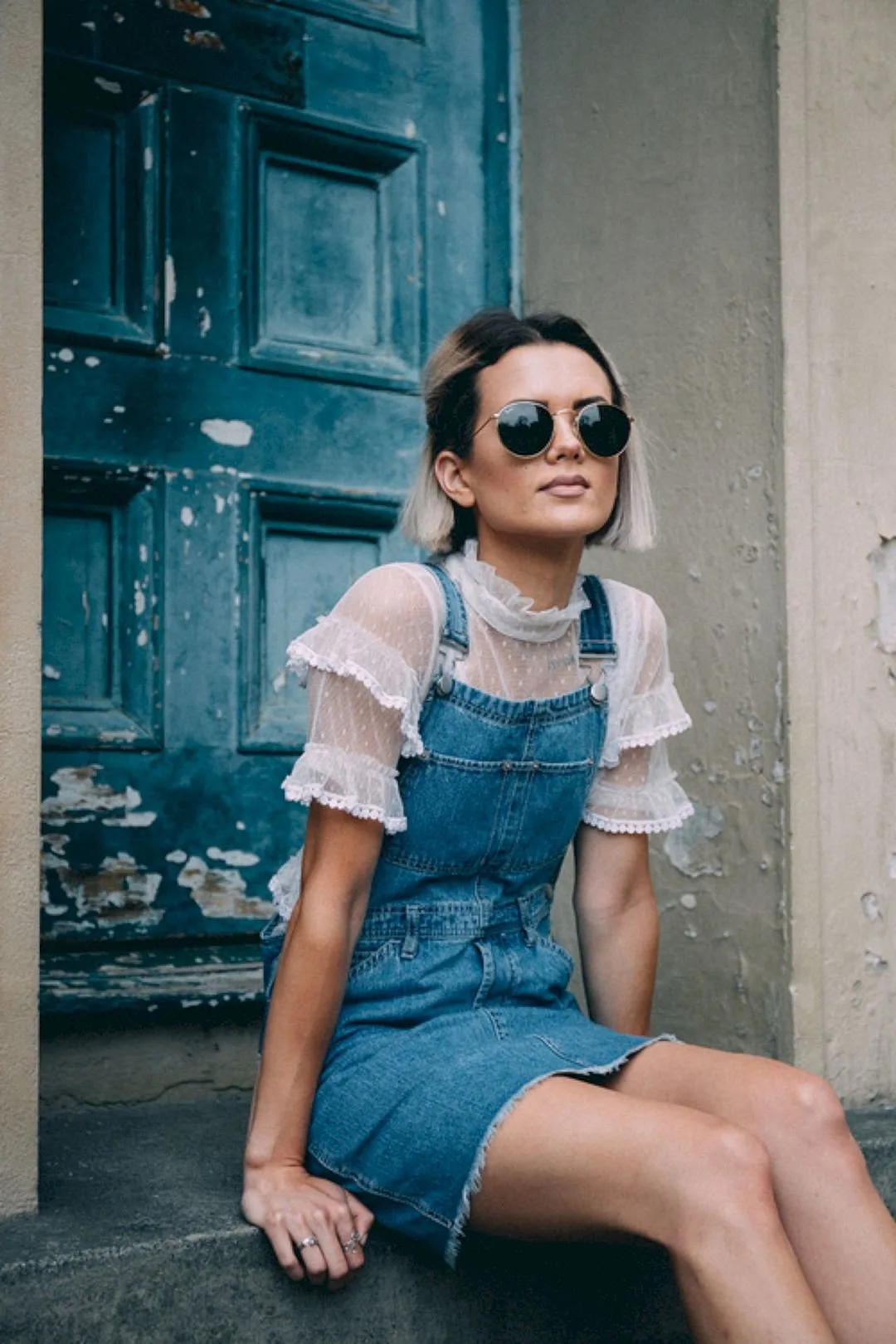 cách phối đồ với yếm váy denim chloe helen miles