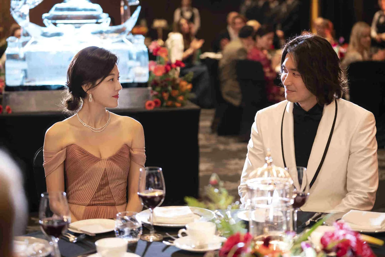 Kim Ha Neul sẽ khiến khán giả không thể “rời mắt” khi xuất hiện với những bộ đầm dạ hội lộng lẫy