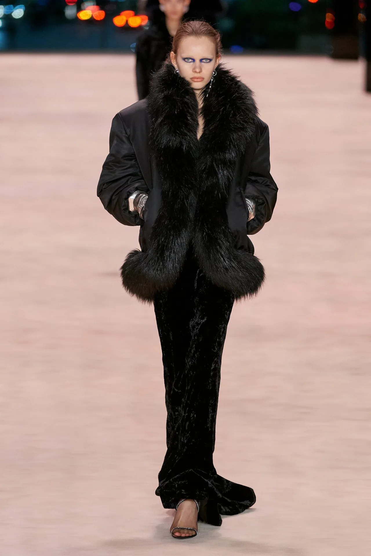 Saint Laurent ready-to-wear mùa Đông 2022 Look 39