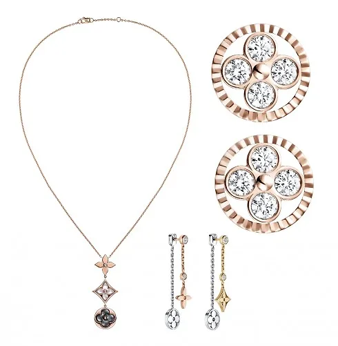 Hoa tai Puces d’oreilles với motif hình hoa cách điệu trên nền chất liệu vàng trắng và kim cương. Thiết kế vòng cổ Pendentif thanh mảnh trên nền chất liệu vàng hồng, kim cương, xà cừ trắng và ghi. Hoa tai Pendants d’oreilles nổi bật với dây xích làm từ chất liệu vàng hồng, trắng và vàng cùng hạt kim cương trang trí