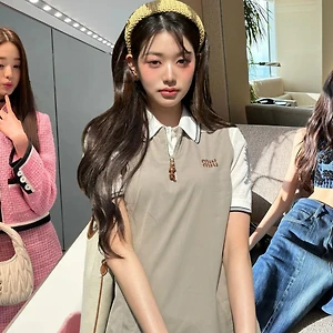 Bí quyết phối đồ theo phong cách preppy của “Miu Miu girl” Jang Wonyoung (IVE)