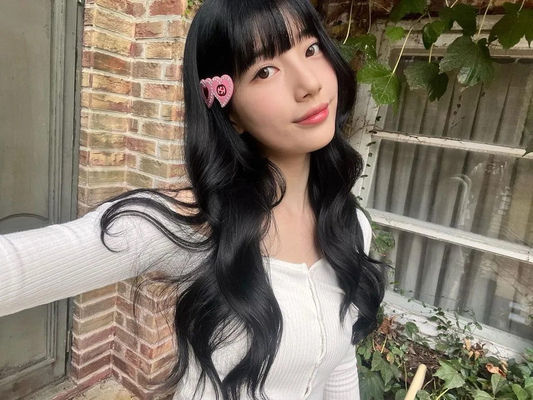 Bae Suzy tóc xoăn, kẹp tóc