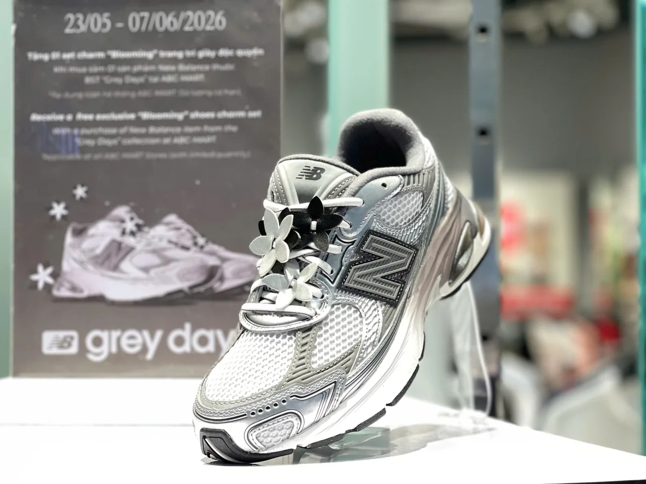 Không gian trưng bày chiến dịch Grey Days tại cửa hàng ABC-MART Thiso Mall Sala.